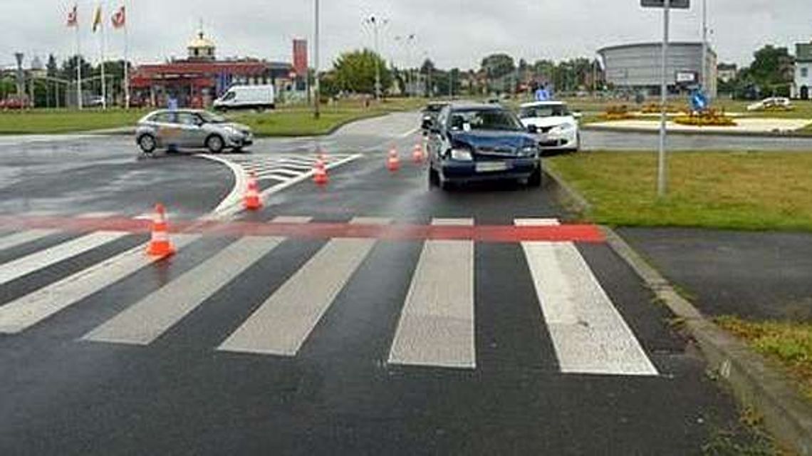 Kierowcy jeszcze nie nauczyli się tędy jeździć. Wjechał w naukę jazdy [zdjęcia]