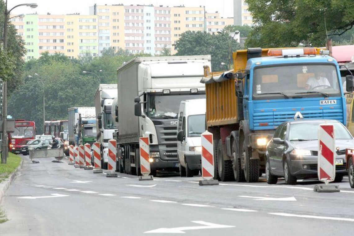 Kierowcy mają dość ciężarówek, będą kontrole policji