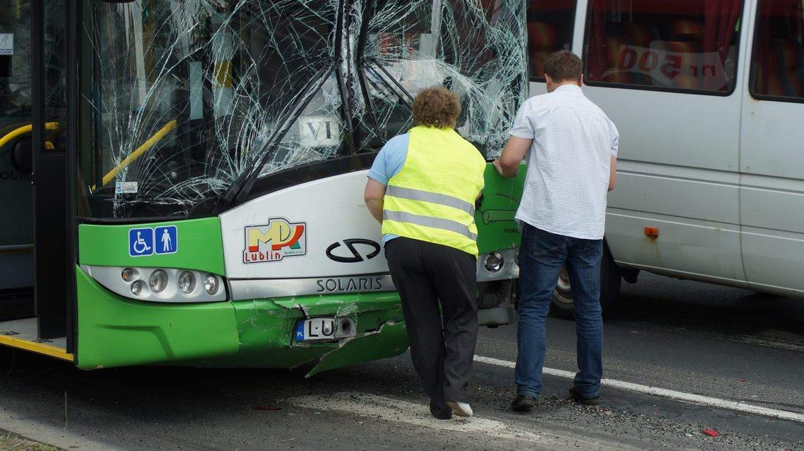 Kierująca trolejbusem pomyliła pedał gazu z hamulcem Kierująca trolejbusem pomyliła pedał gazu z hamulcem