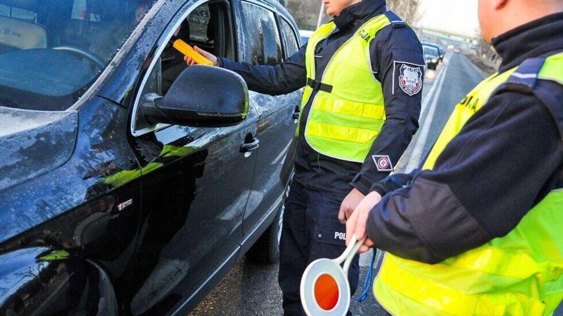 Kierująca w... piżamie, pasażer w... szlafroku. Bo chcieli przejechać się przed snem Kierująca w... piżamie, pasażer w... szlafroku. Bo chcieli przejechać się przed snem