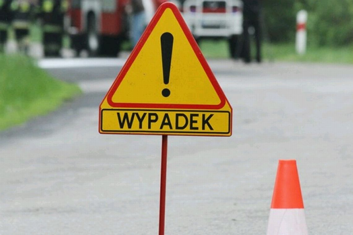 Kierz: Dachowanie opla, kierowca zginął