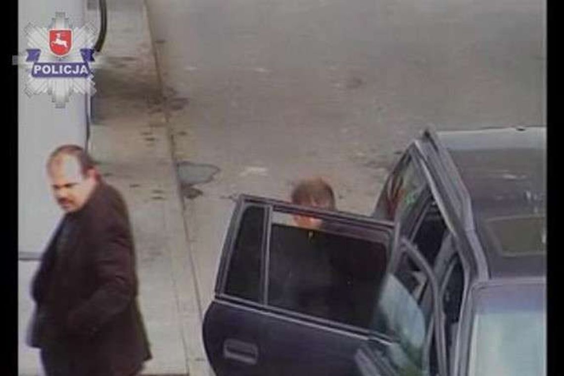 Kieszonkowiec na stacji paliw. Nagrała go kamera