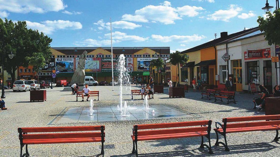 KIlka lat temu zrobili deptak - betonową patelnię. Teraz przyszło opamiętanie