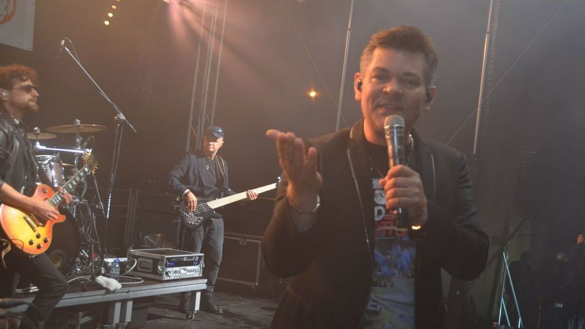 Kilka tysięcy osób bawiło się na koncercie Zenka. A radny PiS woli „oprawę folklorystyczną” Kilka tysięcy osób bawiło się na koncercie Zenka. A radny PiS woli „oprawę folklorystyczną”