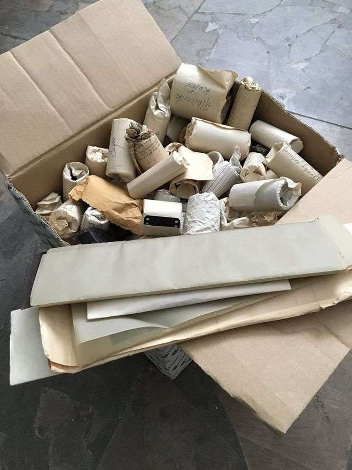 Kilka tysięcy zdjęć starego Radzynia Podlaskiego na strychu ośrodka kultury 