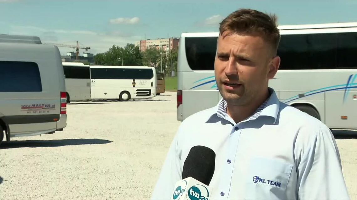 Kilkaset autokarów wzięło udział w ogólnopolskim proteście. "Polski transport autokarowy był potęgą Europy" Kilkaset autokarów wzięło udział w ogólnopolskim proteście. "Polski transport autokarowy był potęgą Europy"