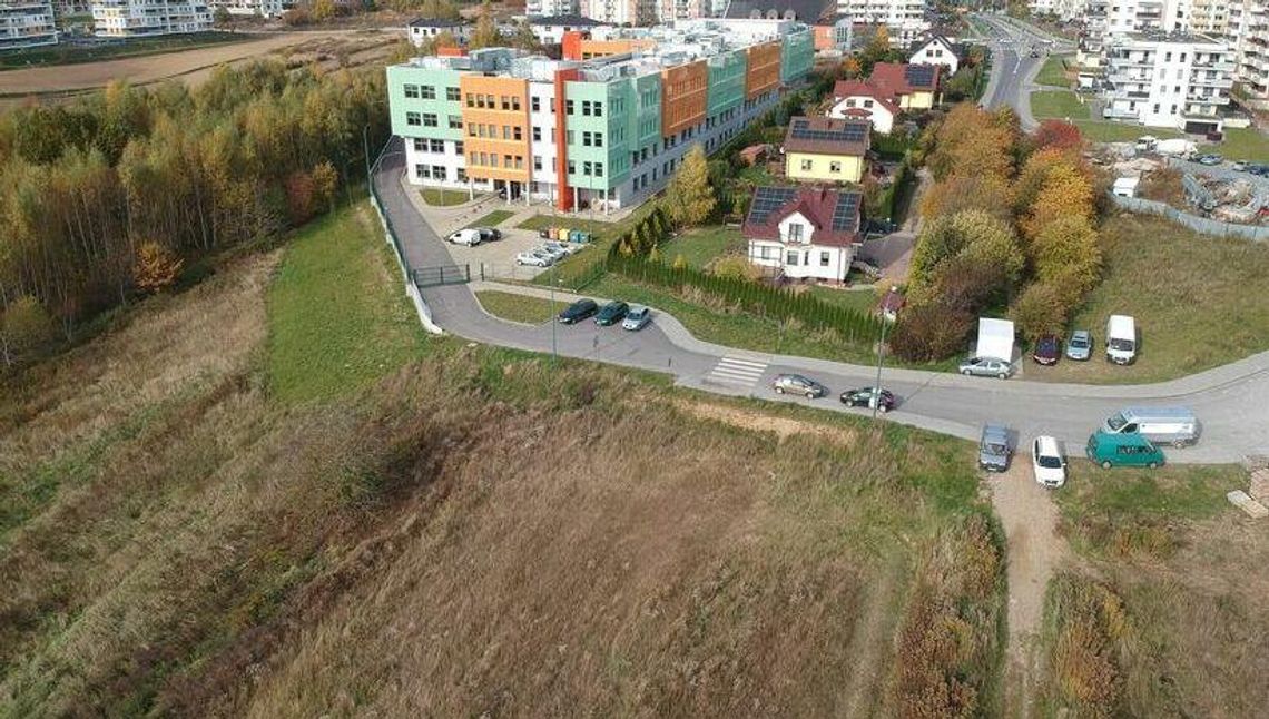 Kilkukrotnie odkładane, teraz mają powstać. Obiekty sportowe dla szkoły przy Berylowej na horyzoncie Kilkukrotnie odkładane, teraz mają powstać. Obiekty sportowe dla szkoły przy Berylowej na horyzoncie