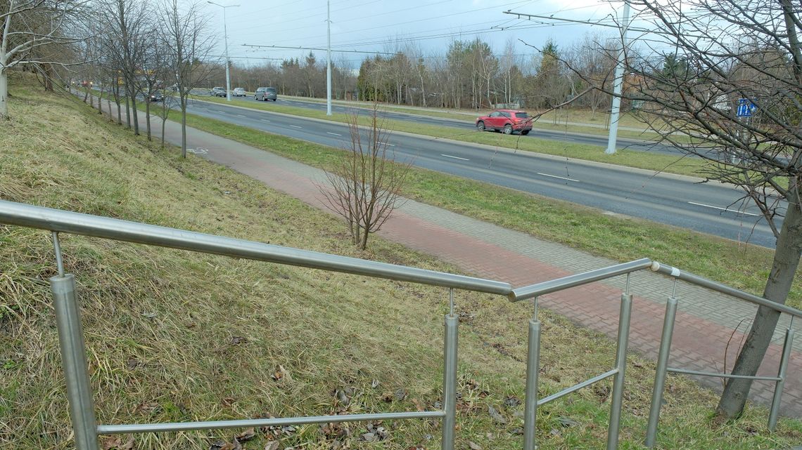 Kilometr do przystanku to za daleko. Mieszkańcy mają dosyć spacerów