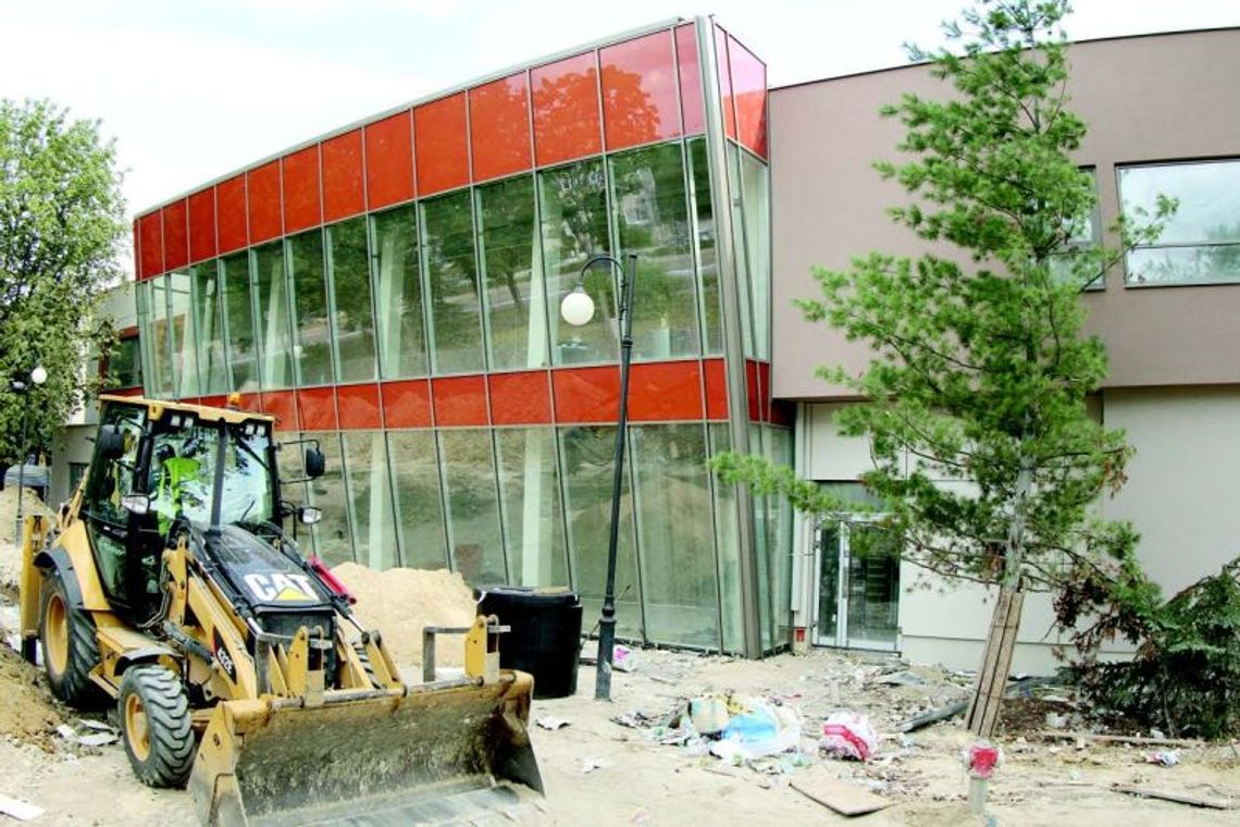 Kina w woj. lubelskim: Remontują czy likwidują? (raport)