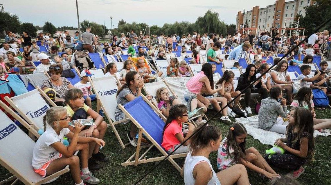 Kino Plenerowe w Łęcznej: Gry i zabawy dla dzieci! Kino Plenerowe w Łęcznej: Gry i zabawy dla dzieci!