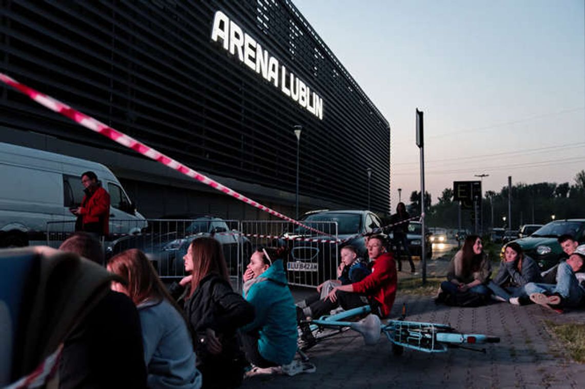 Kino samochodowe przy Arenie Lublin. Na ekranie "Wraki Lubelszczyzny"