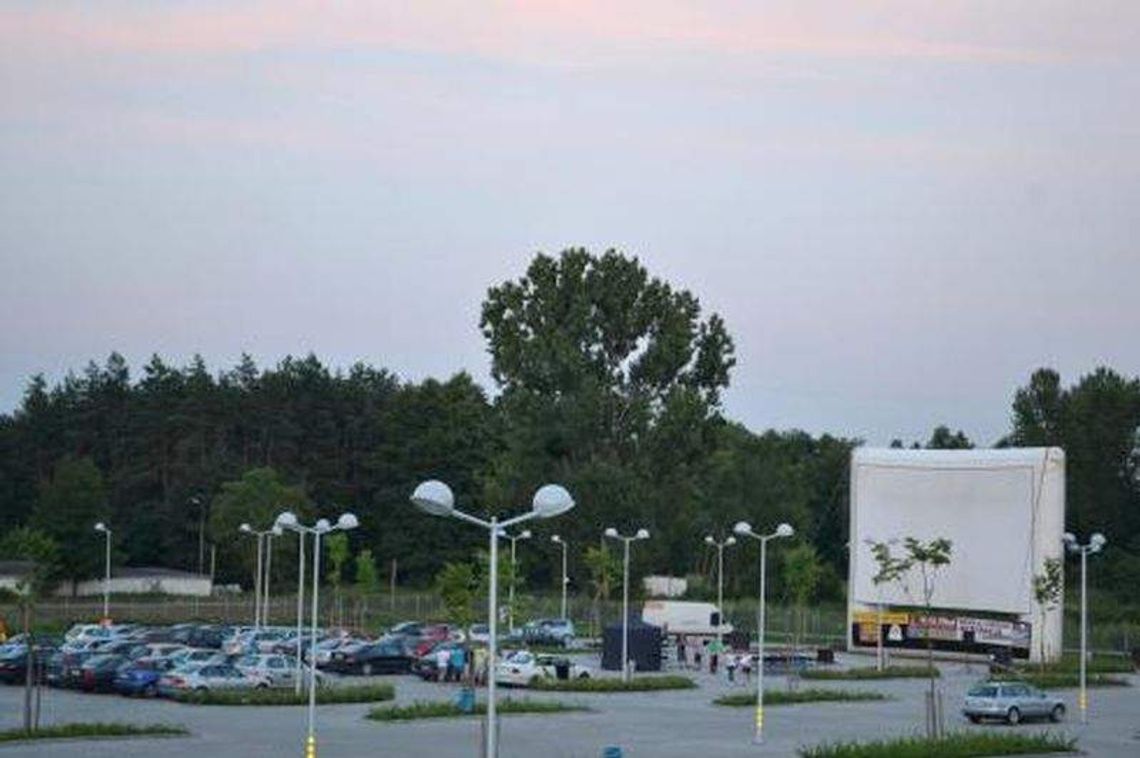 Kino samochodowe w Puławach. Druga edycja rusza w piątek Kino samochodowe w Puławach. Druga edycja rusza w piątek