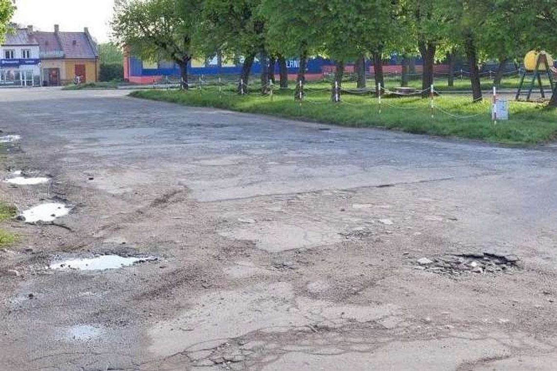 Kładką nad ul. Lubelską. Biorą się za ostatni plac w Łęcznej Kładką nad ul. Lubelską. Biorą się za ostatni plac w Łęcznej