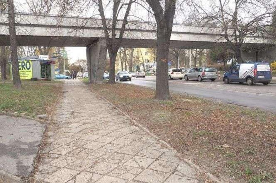 Kładka nad ul. Sowińskiego: Cztery firmy chętne do remontu Kładka nad ul. Sowińskiego: Cztery firmy chętne do remontu