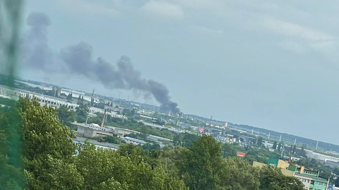 Kłęby dymu przy Metalurgicznej. Wiadomo, co się pali 
