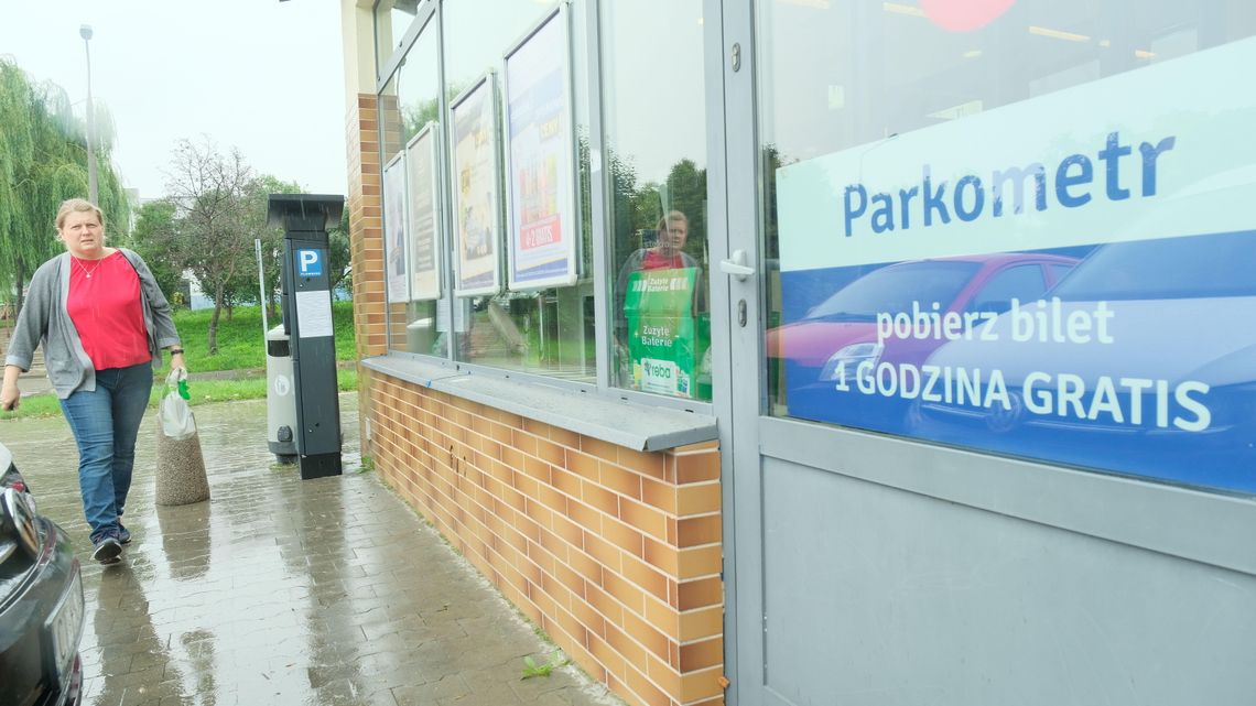 Klienci sklepu w Lublinie zaskoczeni. W kolejnym miejscu pojawiły się parkomaty Klienci sklepu w Lublinie zaskoczeni. W kolejnym miejscu pojawiły się parkomaty