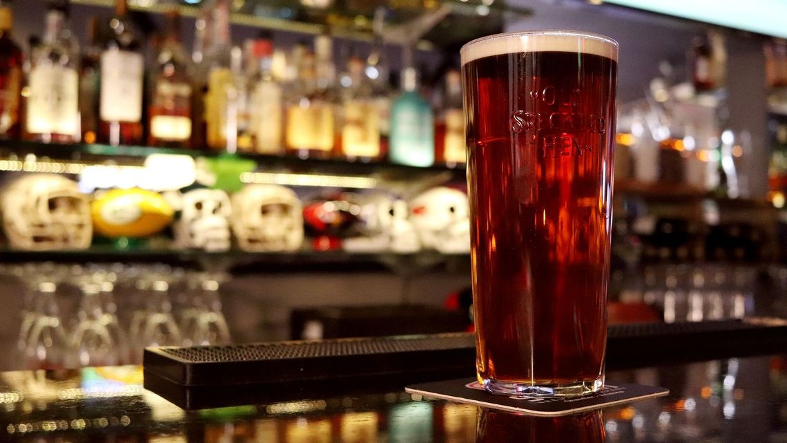 Klient kupi piwo w pubie tylko po podaniu nazwiska i danych kontaktowych