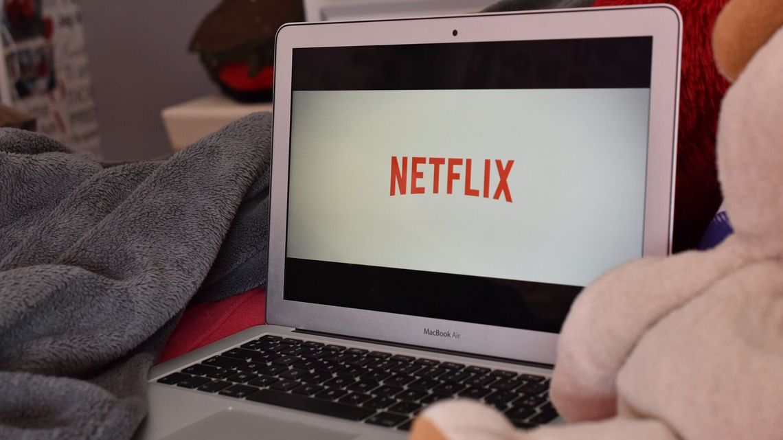 Klient Netfliksa z Zamościa zapłacił na stacji w Bukareszcie