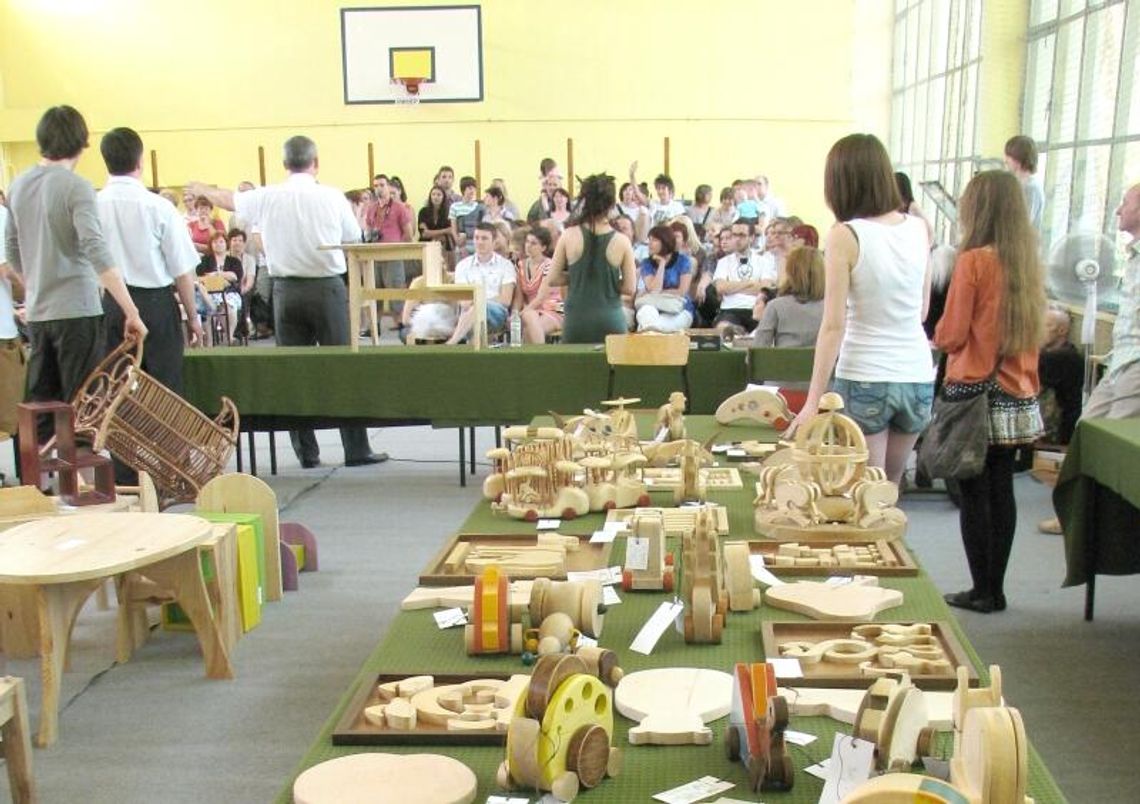 Klocki i pacynki na aukcji w Nałęczowie