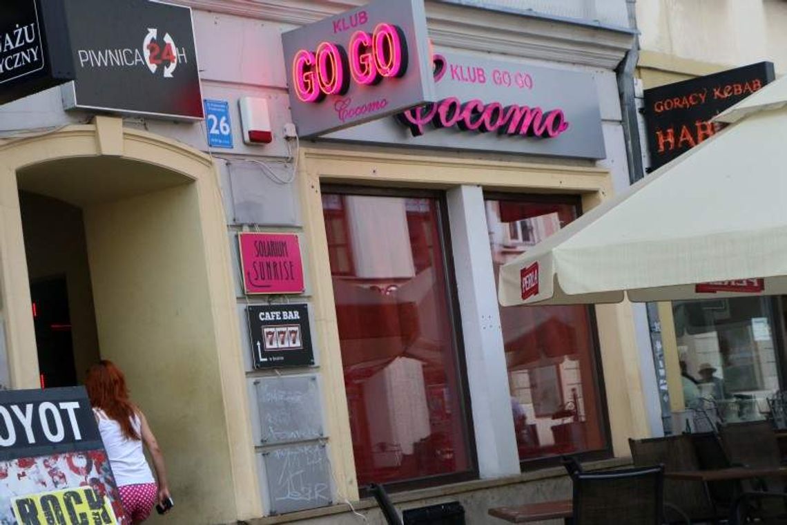 Klub Cocomo w Lublinie zamknięty. Koniec różowych parasolek na deptaku Klub Cocomo w Lublinie zamknięty. Koniec różowych parasolek na deptaku
