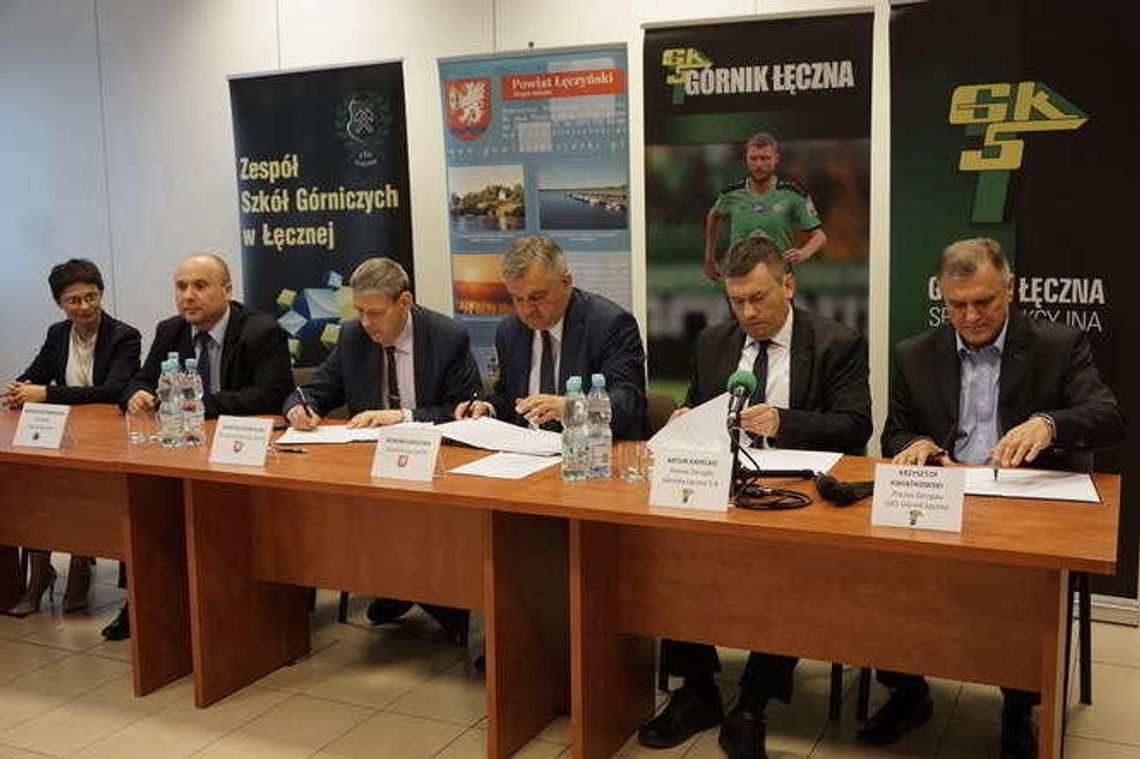 Klub podpisał umowę ze starostą. Będą szkolenia piłkarskie oraz treningi innych sportów