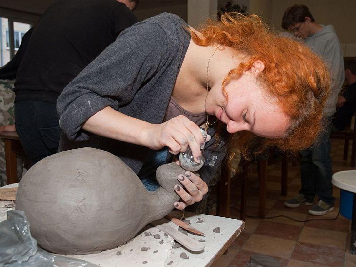 Kluczkowice: Uczniowie szkół plastycznych na warsztatach (zdjęcia)