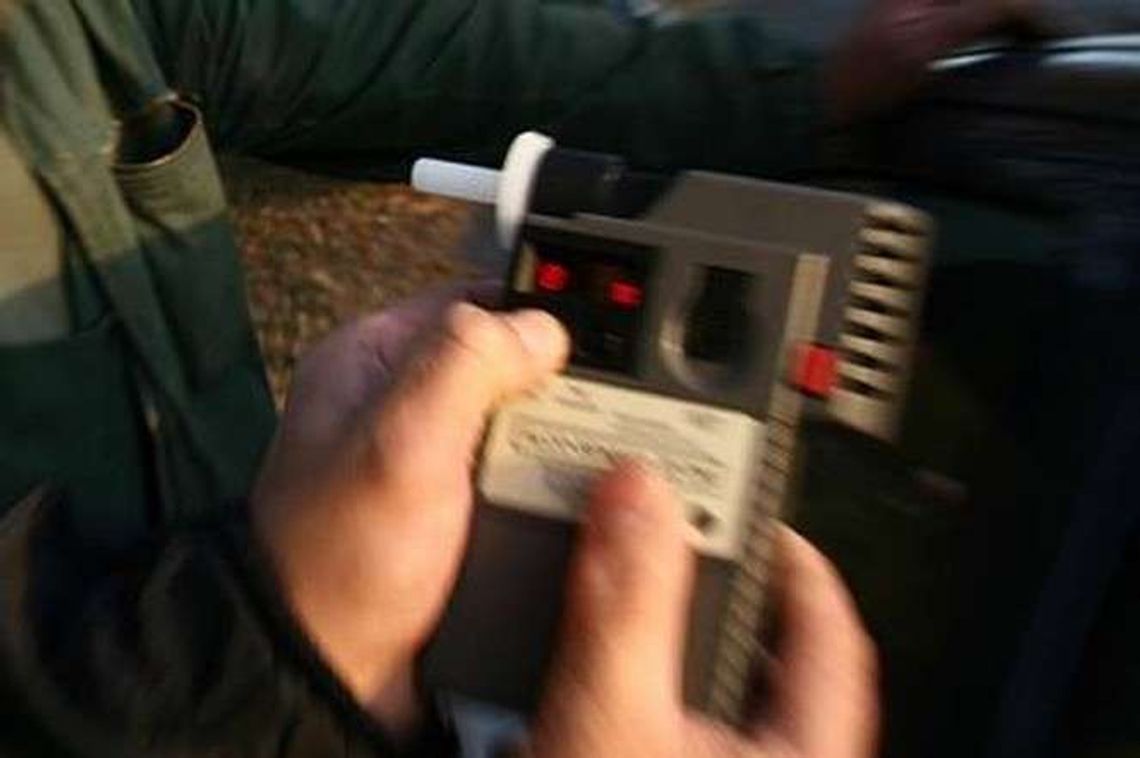 Kluczyki schował w majtkach. Proponował policjantom po 1000 zł