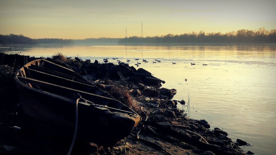 Kłusownicy wpadli w gminie Wilków. Zastawiali sieci na Wiśle Kłusownicy wpadli w gminie Wilków. Zastawiali sieci na Wiśle