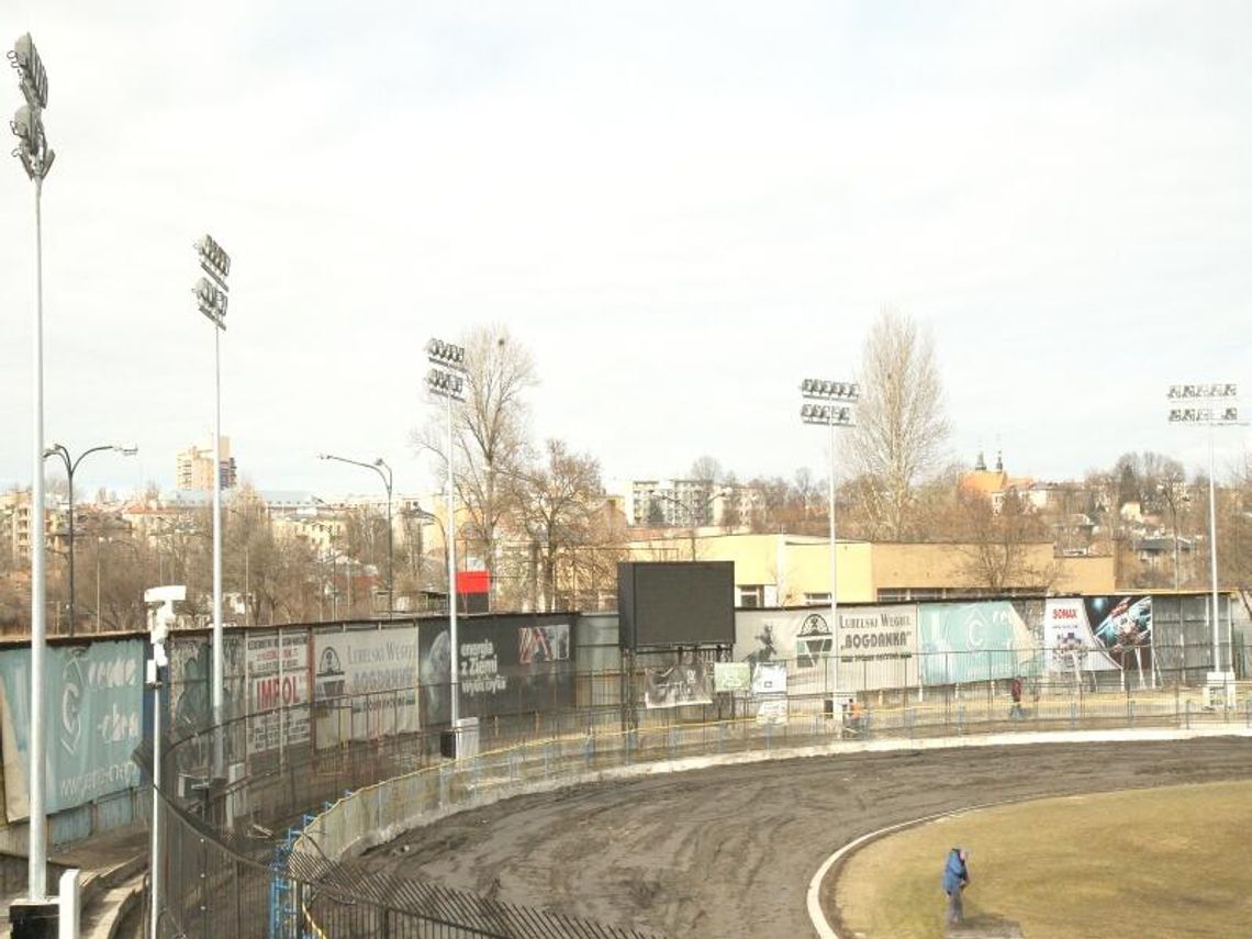 KMŻ nie ma pieniędzy na korzystanie z oświetlenia na stadionie