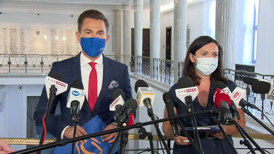 KO zawiadamia prokuraturę o przekroczeniu uprawnień przez marszałek Sejmu. "Politycy PiS stawiają się ponad prawem" KO zawiadamia prokuraturę o przekroczeniu uprawnień przez marszałek Sejmu. "Politycy PiS stawiają się ponad prawem"