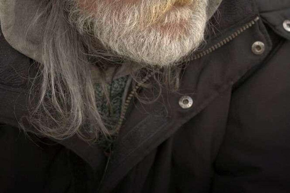 Kobieta już kładła się do snu na mrozie. Ukrainiec chciał spać w kabinie