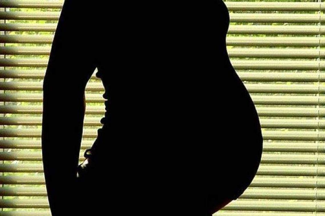 Kobieta w 9 miesiącu ciąży kradła w markecie