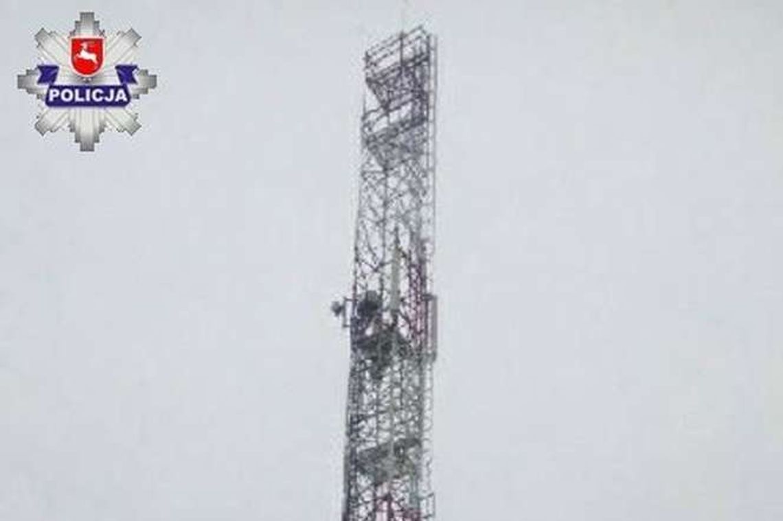 Kobieta wdrapała się na maszt telekomunikacyjny