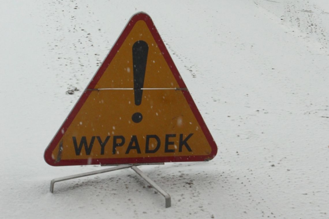 Kobieta zginęła potrącona przez ciężarówkę. Kierowca uciekł Kobieta zginęła potrącona przez ciężarówkę. Kierowca uciekł