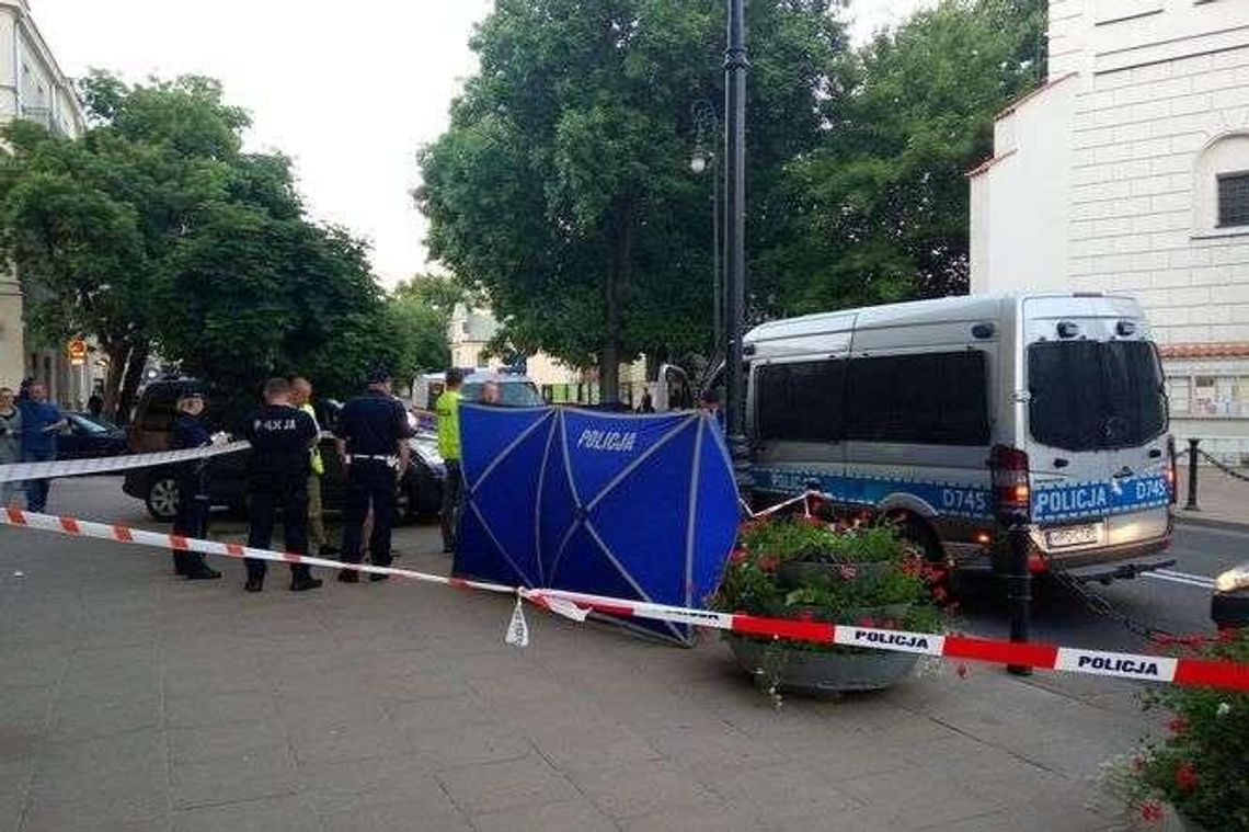 Kobieta zmarła przed Teatrem Osterwy w Lublinie