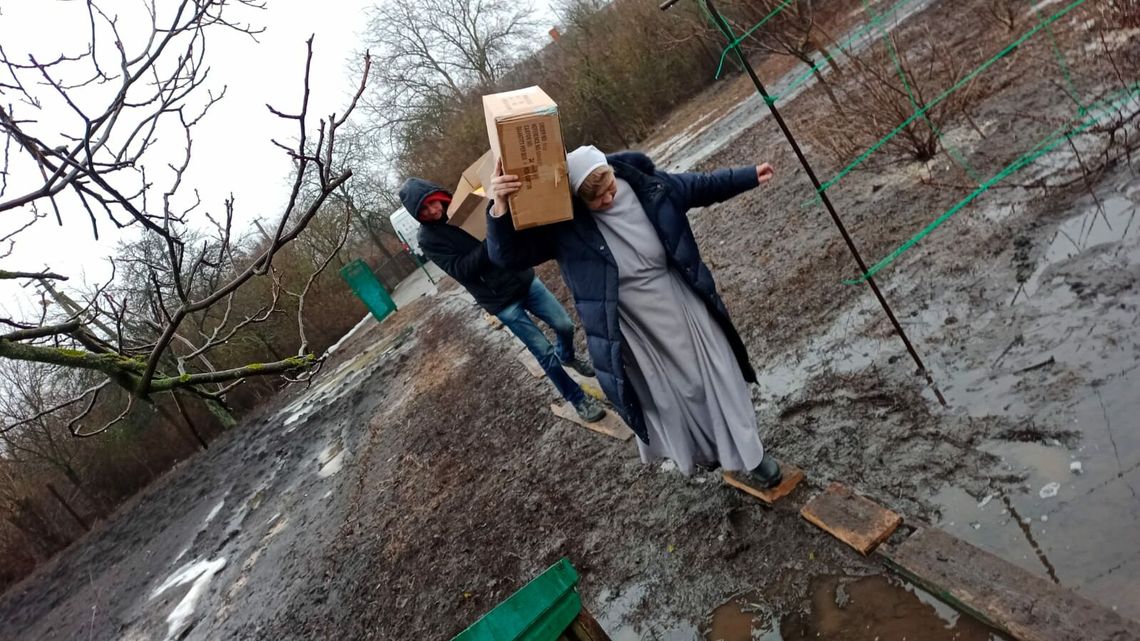 Kobiety, dzieci i ruskie rakiety C300. "Pomagać będziemy dopóki pomoc będzie docierać" Kobiety, dzieci i ruskie rakiety C300. "Pomagać będziemy dopóki pomoc będzie docierać"