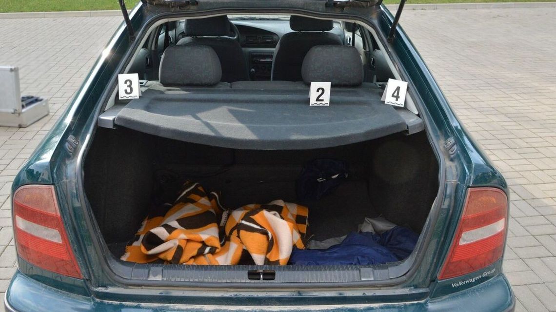 Kochał za bardzo. 28-latek schował swoją eks do bagażnika i wywiózł 