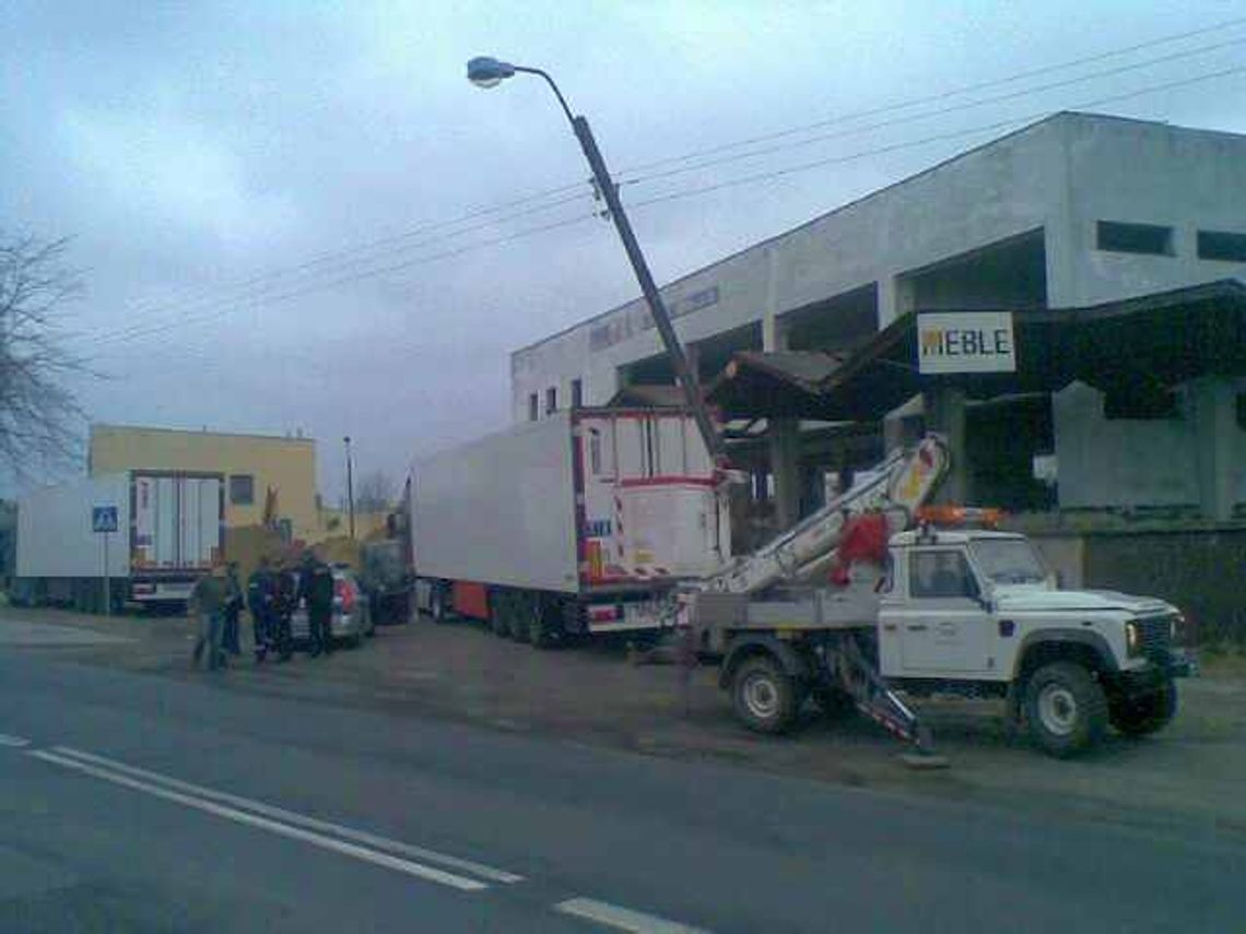 Kock: Kierowca ciężarówki wjechał w słup