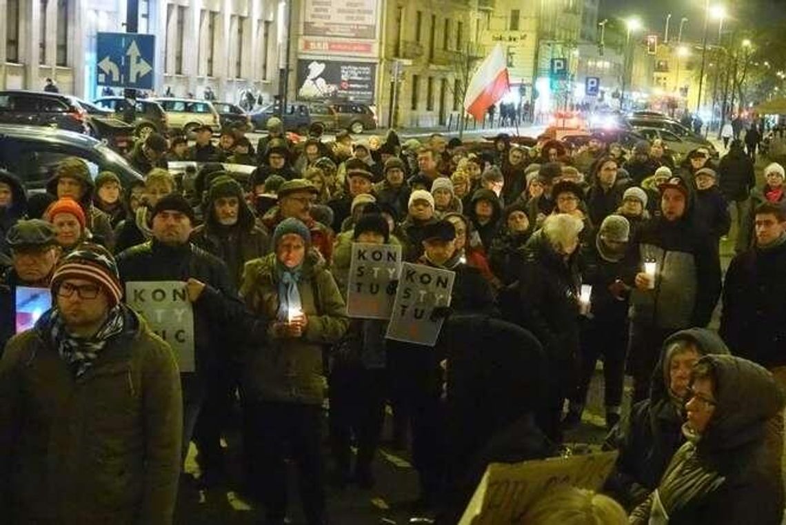 KOD nie daje za wygraną. Znowu protestowali przed Sądem Okręgowym w Lublinie