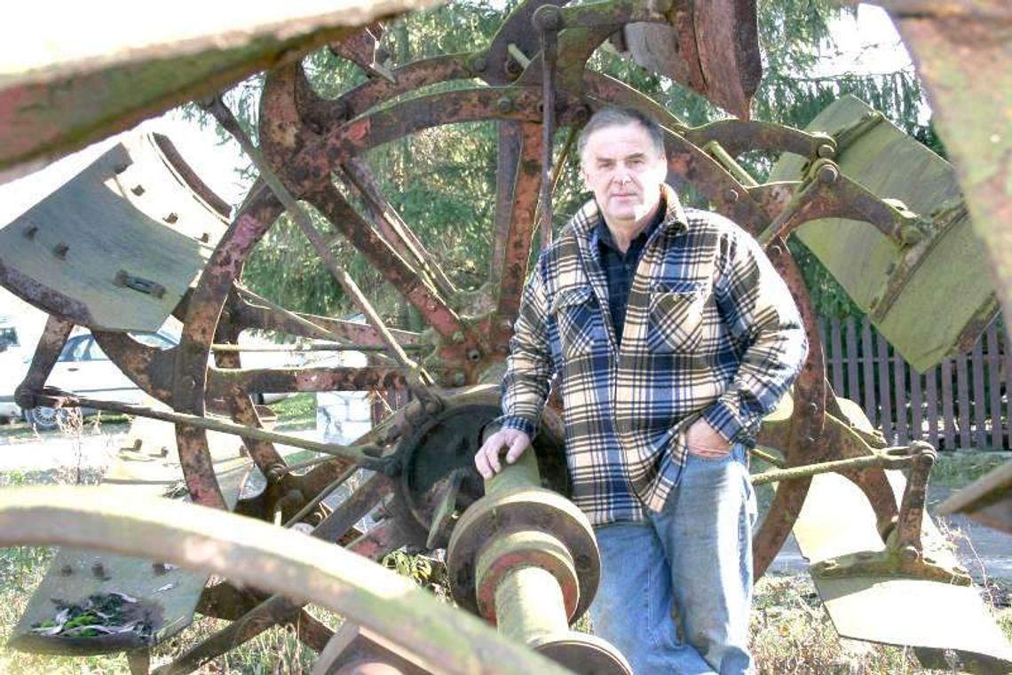 Koła legendarnego statku jako pomnik nad Wisłą Koła legendarnego statku jako pomnik nad Wisłą