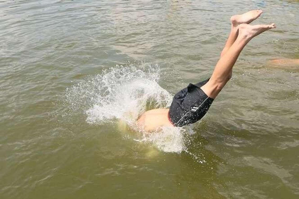 Kolega wepchnął go do wody, został kaleką. Spotkają się w sądzie