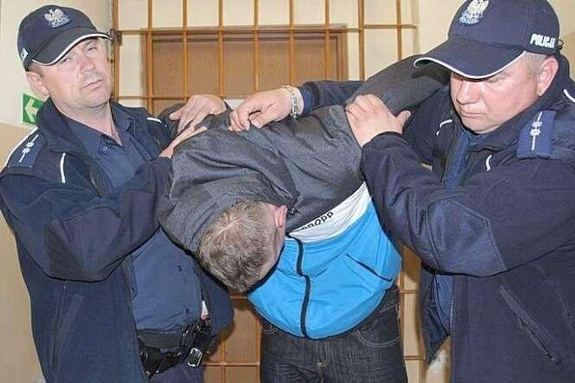Kolega zakatował 17-latka i ciągnął ciało traktorem. Potem je zakopał Kolega zakatował 17-latka i ciągnął ciało traktorem. Potem je zakopał