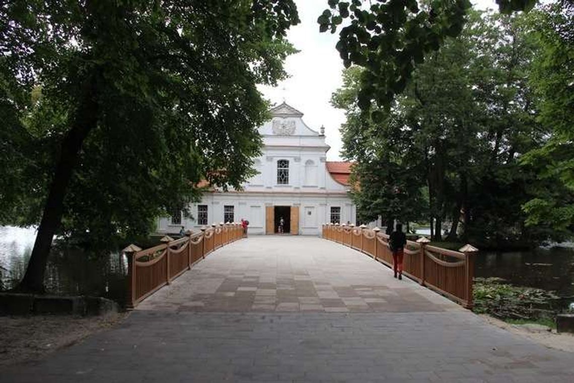 Koleją na Roztocze. Specjalne pociągi na długi weekend