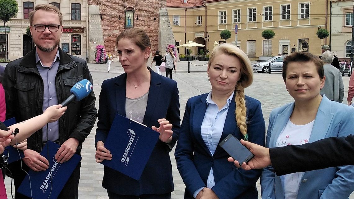 Kolejka na deptaku w Lublinie. Platforma Obywatelska zbiera podpisy dla Trzaskowskiego