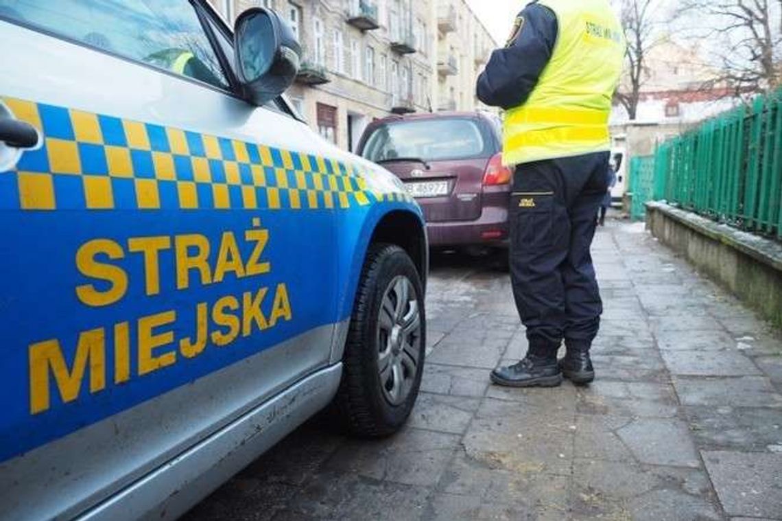 Kolejka po mundur w Straży Miejskiej w Lublinie