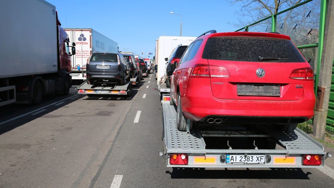Kolejka przed granicą na 35 kilometrów! Zamkną przejście dla samochodów osobowych