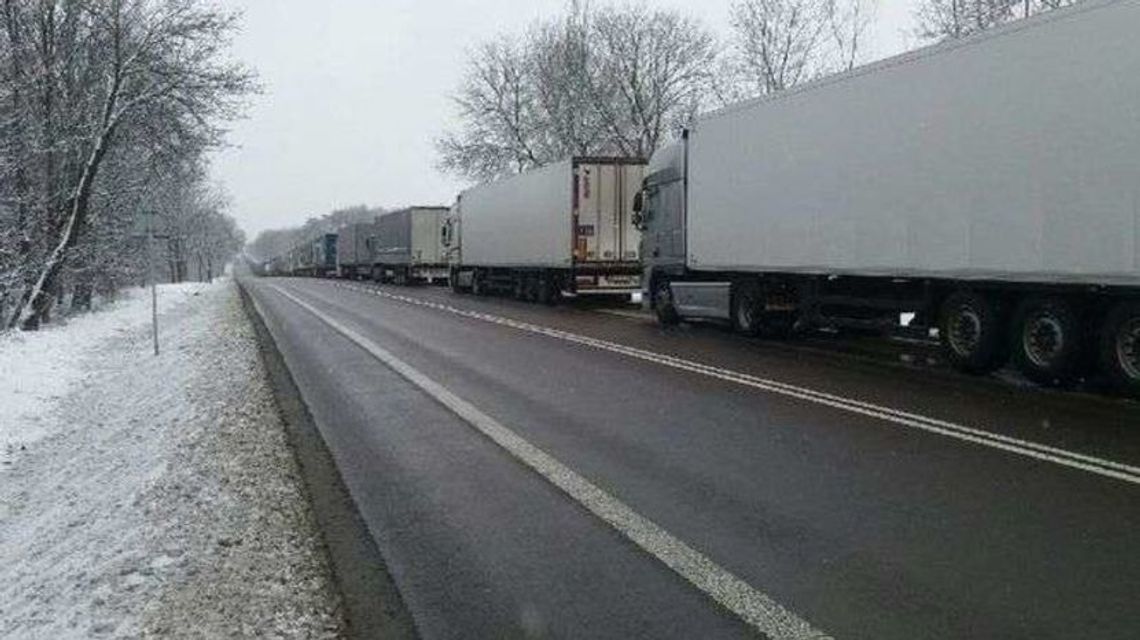 Kolejki na granicy w Ukrainą. W Hrebennem ciężarówki czekają ponad dwie doby