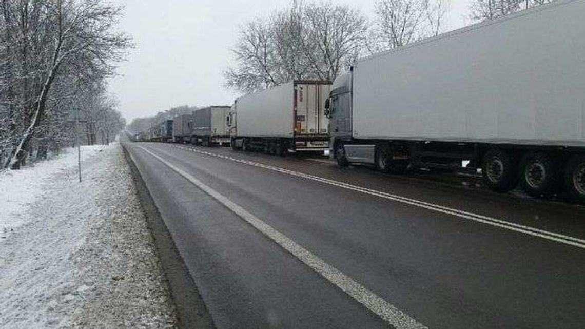 Kolejki tirów na granicy. Najdłuższa w Dorohusku Kolejki tirów na granicy. Najdłuższa w Dorohusku