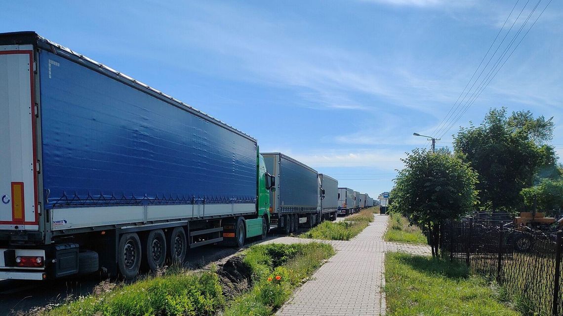 Kolejki tirów uprzykrzają życie mieszkańcom. Pomoże RPO 