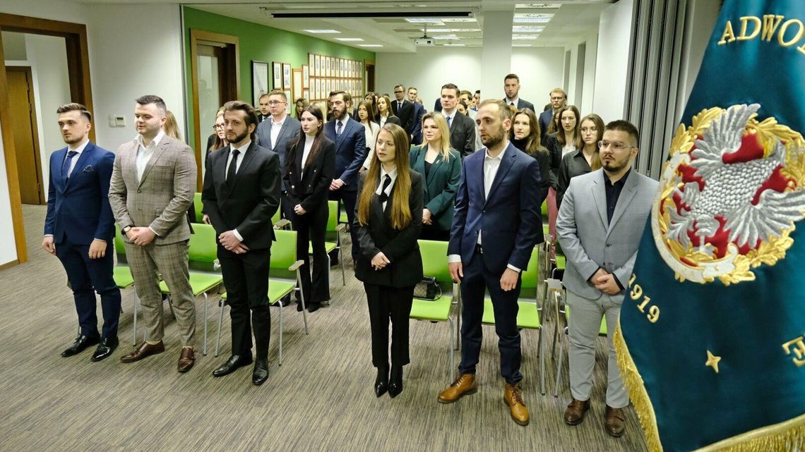 Kolejni prawnicy zaczynają aplikację